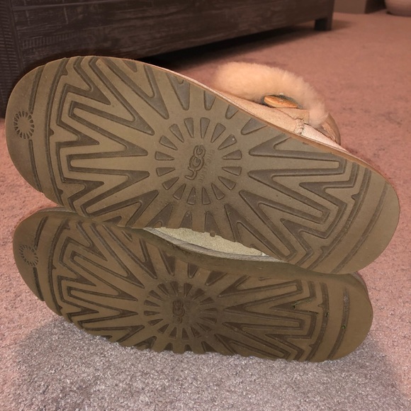 UGG Bailey Button - Picture 5 of 6